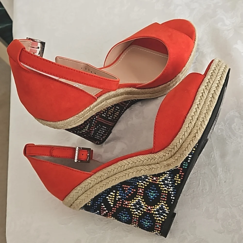 Charles By Charles David Wedges Shoes, Size 8.5M. - Picture 3 of 9